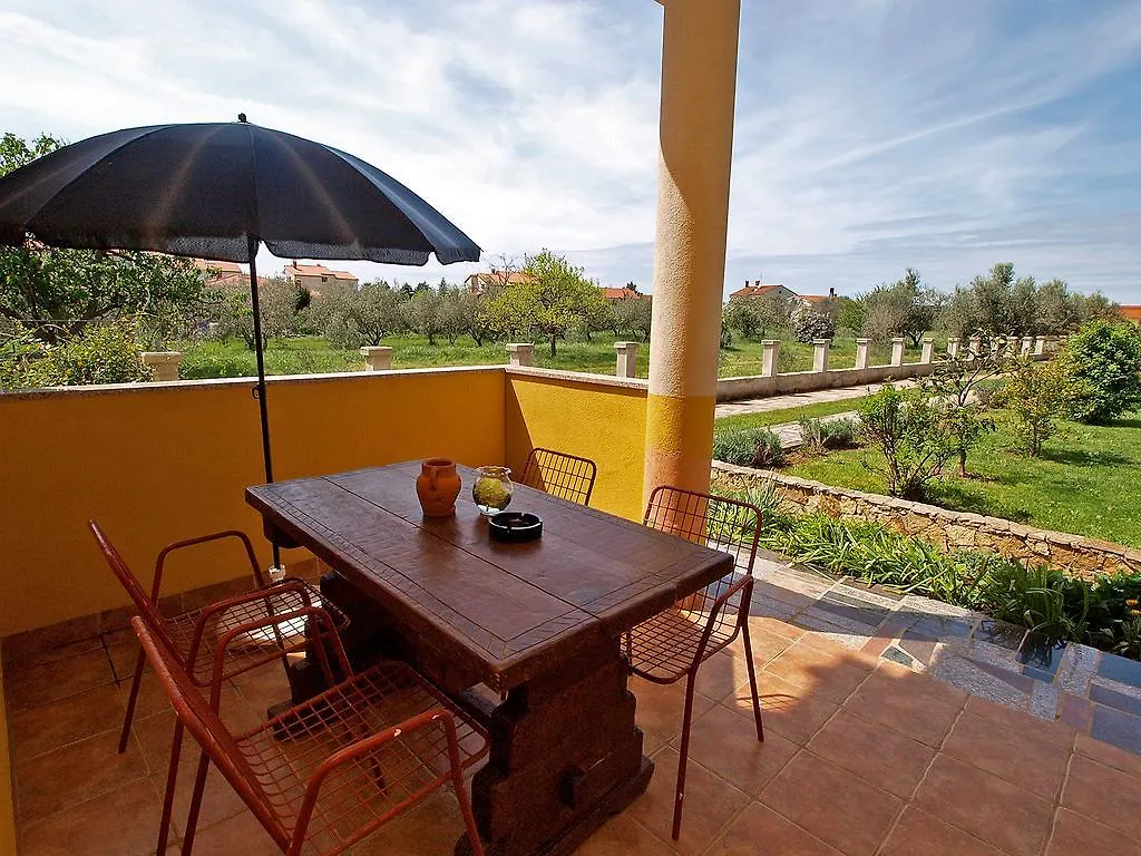 Apartments Yellow 114 Fazana Croatia