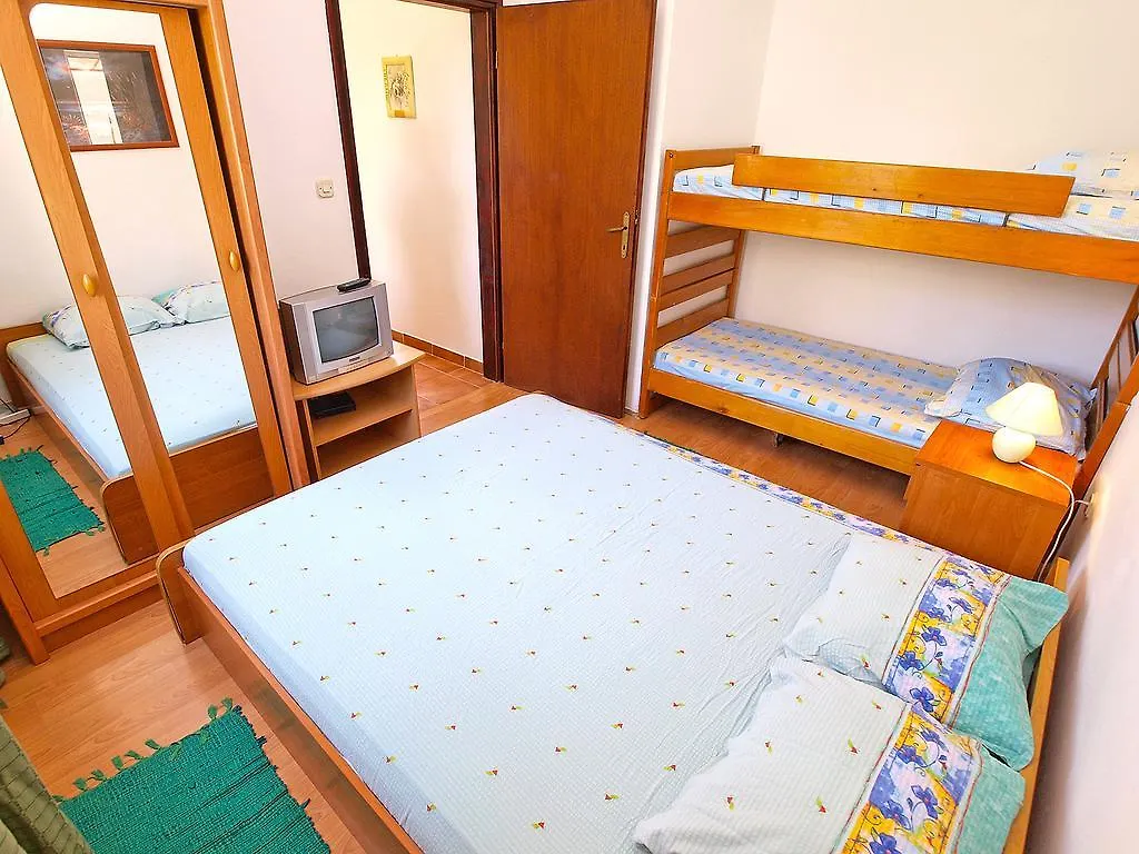 Apartments Yellow 114 Fazana