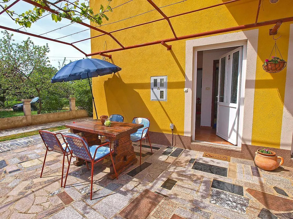 Apartments Yellow 114 Fazana Croatia