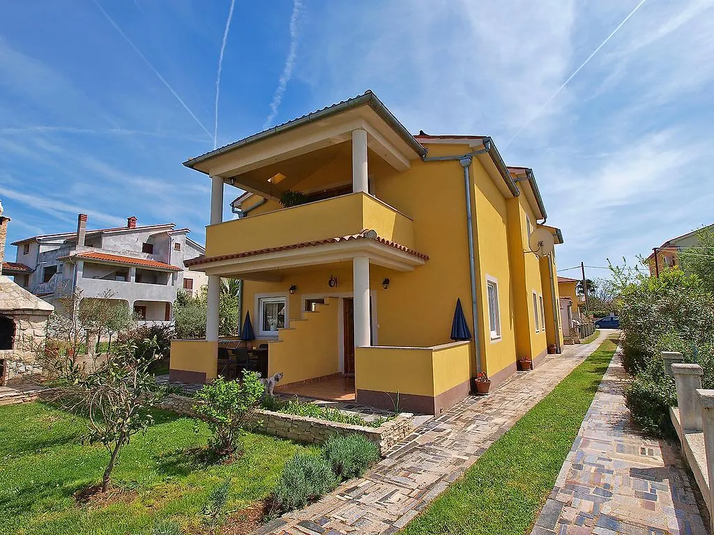 Apartments Yellow 114 Fazana
