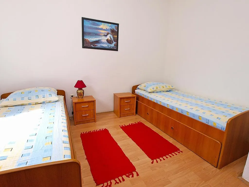 Apartments Yellow 114 Fazana 0*,  Croatia