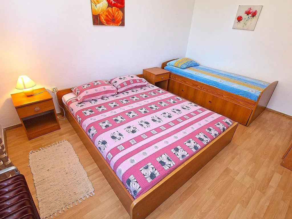 Apartments Yellow 114 Fazana Croatia