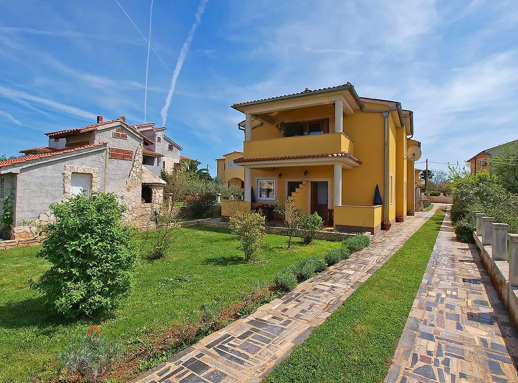 Apartments Yellow 114 Fazana